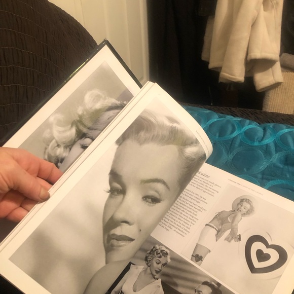 Very glamorous life of Marilyn Monroe vintage book - Picture 9 of 9